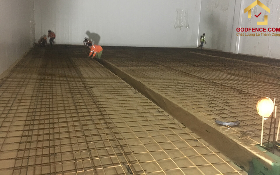 Thi công sàn nền trong nhà xưởng bằng lưới thép hàn