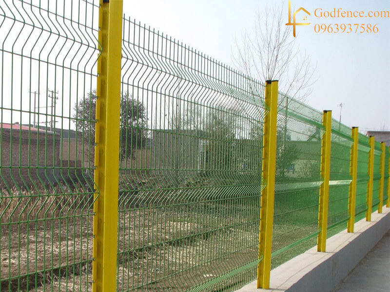 Hàng rào lưới thép hàn cột màu vàng bảo vệ nhà xưởng
