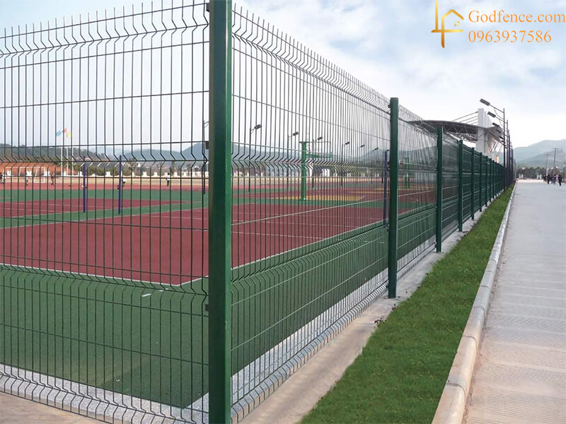 Hàng rào lưới thép ứng dụng trong trường học, sân đá bóng