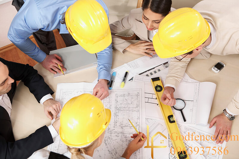 Nhà thầu xây dựng uy tín phải có đầy đủ giấy phép kinh doanh và đội ngũ nhân lực dồi dào, nhiều kinh nghiệm