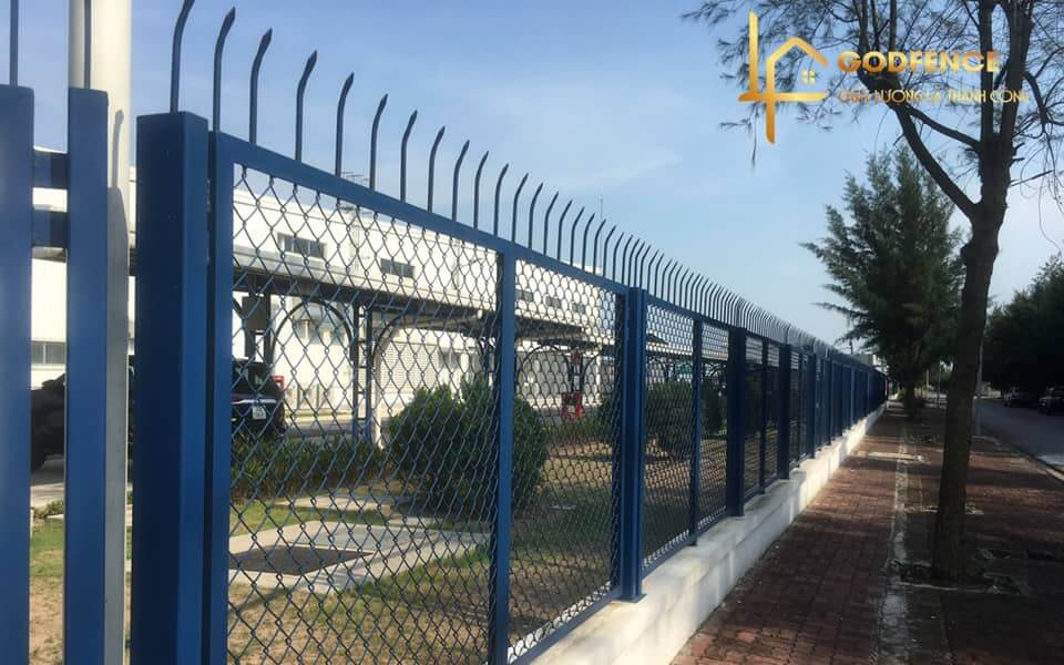 Hàng rào lưới b40 bảo vệ an toàn cho công trình