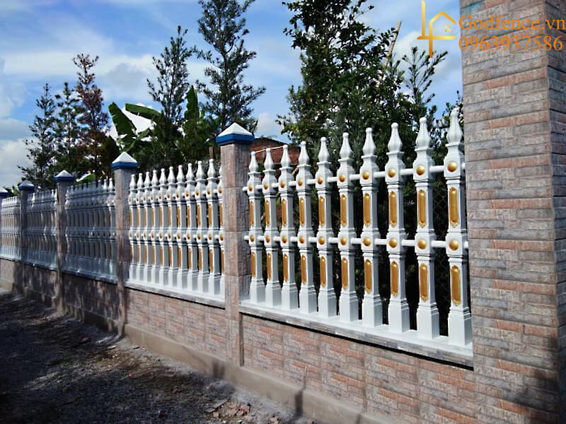 Hàng rào bê tông có độ bền cao và khả năng chịu được lực tác động từ môi trường rất tốt