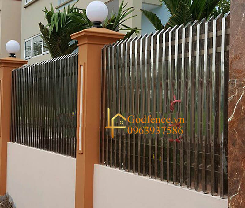 Nên lựa chọn những mẫu hàng rào inox phù hợp nhất với tổng thể chung của công trình nhà bạn