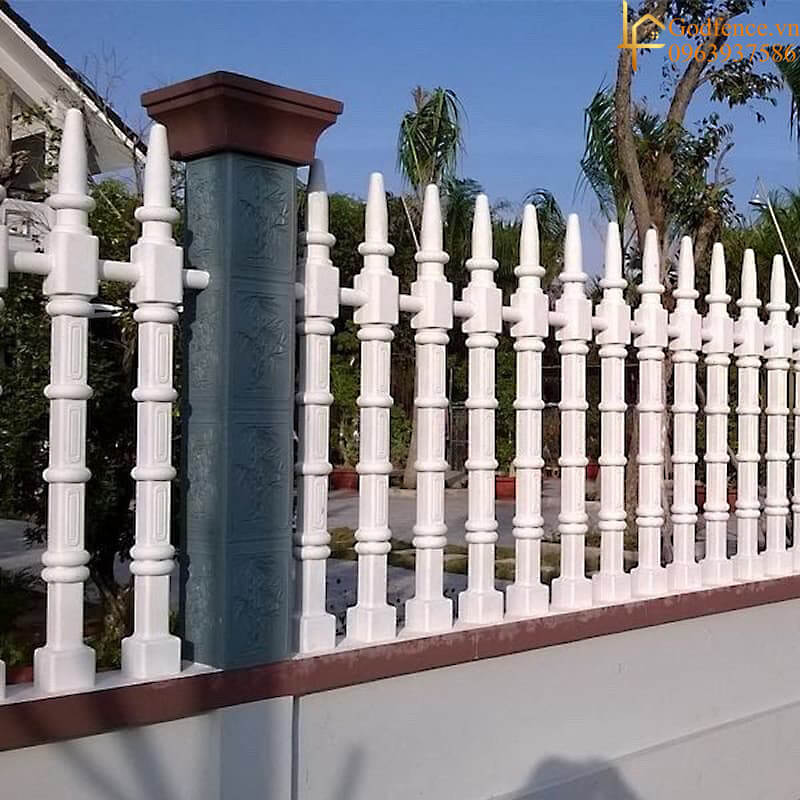 Hàng rào dành cho nhà biệt thự làm từ bê tông tâm ly chắc chắn và có độ bền cao