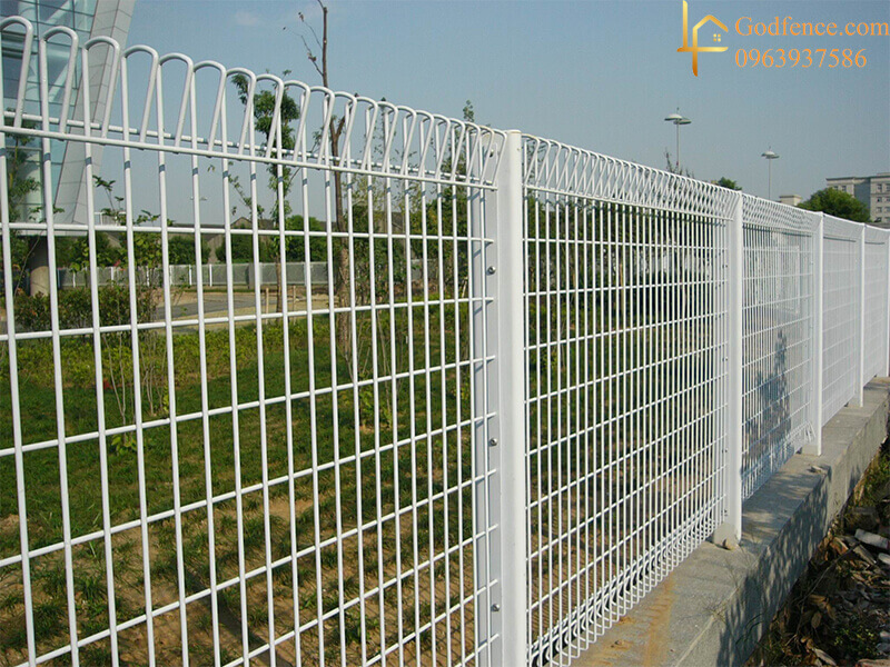Hàng rào lưới thép có thiết kế đơn giản, tinh tế