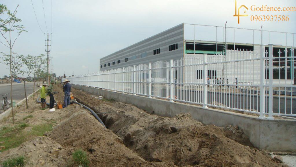 Hàng rào sắt thép có nhiều mục đích sử dụng khác nhau tùy thuộc vào loại công trình và người sở hữu