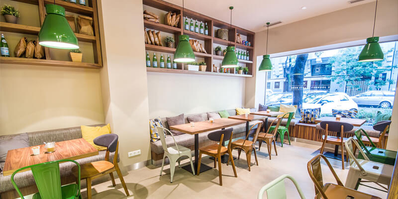 Thiết kế các chi tiết quán cafe theo xu hướng đơn giản, tinh tế và hài hoà với không gian