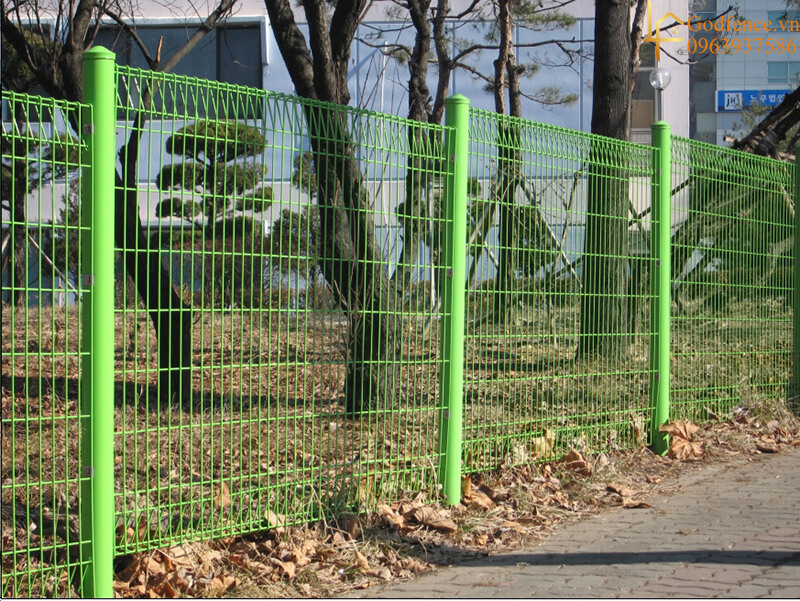 Hàng rào lưới thép phun sơn tĩnh điện có độ dày càng cao thì càng chắc chắn và bền đẹp hơn